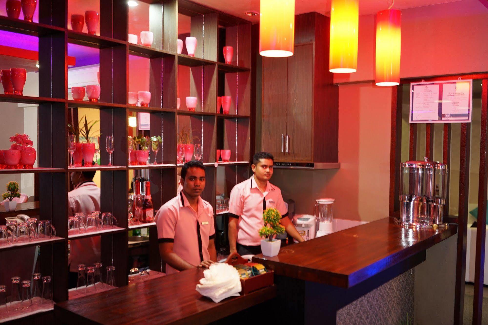 Surfview Raalhugandu Hotel Malé Buitenkant foto